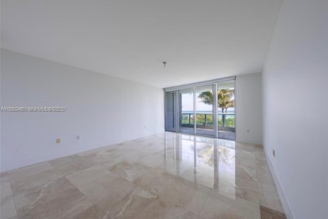 Condo in Surfside, Florida, 3 bedrooms  № 1994519 - photo 14