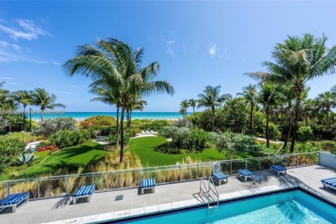 Condo in Surfside, Florida, 3 bedrooms  № 1994519 - photo 24