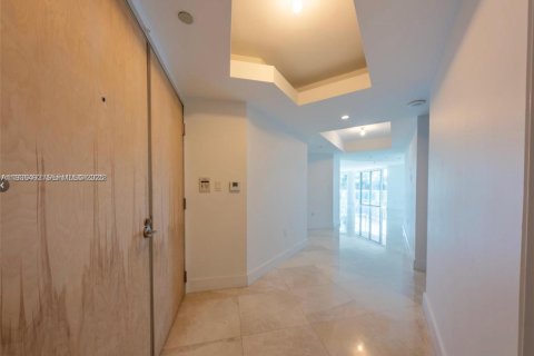 Condo in Surfside, Florida, 3 bedrooms  № 1994519 - photo 2