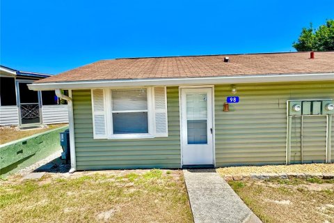 Condominio en venta en Clermont, Florida, 2 dormitorios, 57.6 m2 № 1643237 - foto 1