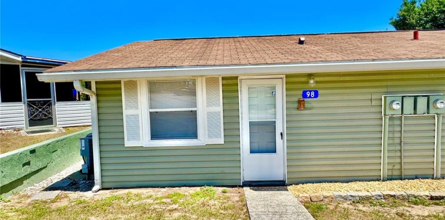 Condominio en Clermont, Florida, 2 dormitorios № 1643237