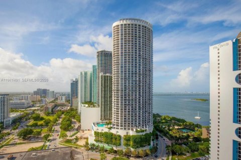 Condominio en Miami, Florida, 1 dormitorio  № 2032019