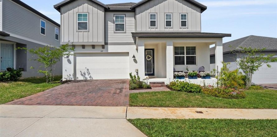 House in Clermont, Florida 5 bedrooms, 328.13 sq.m. № 1886830