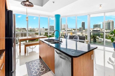 Copropriété à louer à Miami, Floride: 2 chambres, 128.21 m2 № 1931361 - photo 1