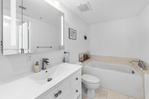 Copropriété à louer à Miami, Floride: 2 chambres, 128.21 m2 № 1931361 - photo 12