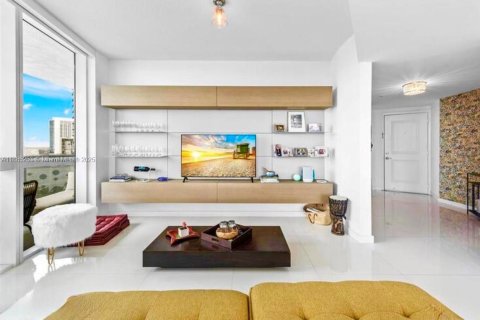 Copropriété à louer à Miami, Floride: 2 chambres, 128.21 m2 № 1931361 - photo 8