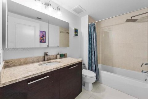 Copropriété à louer à Miami, Floride: 2 chambres, 128.21 m2 № 1931361 - photo 11