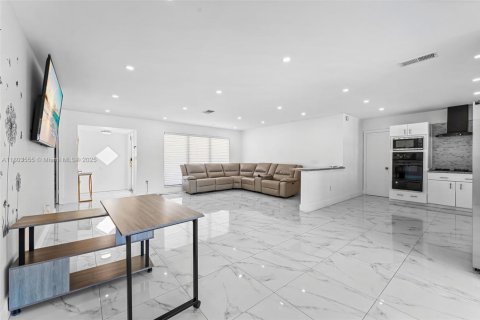 Casa en venta en Miramar, Florida, 3 dormitorios, 154.03 m2 № 1959485 - foto 8