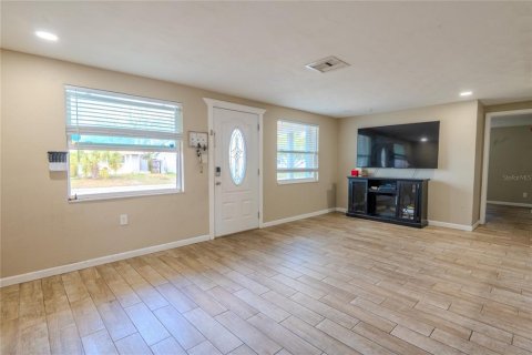 House in Holiday, Florida 3 bedrooms, 154.87 sq.m. № 2226216 - photo 10