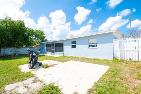 House in Holiday, Florida 3 bedrooms, 154.87 sq.m. № 2226216 - photo 19