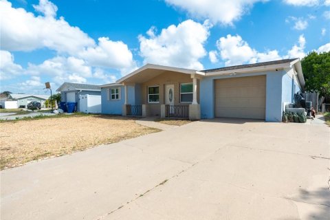 House in Holiday, Florida 3 bedrooms, 154.87 sq.m. № 2226216 - photo 2