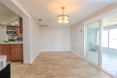 House in Holiday, Florida 3 bedrooms, 154.87 sq.m. № 2226216 - photo 21