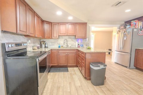 House in Holiday, Florida 3 bedrooms, 154.87 sq.m. № 2226216 - photo 5