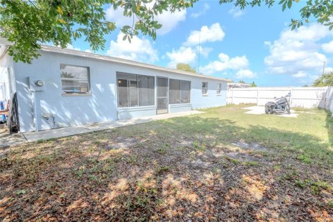 House in Holiday, Florida 3 bedrooms, 154.87 sq.m. № 2226216 - photo 18