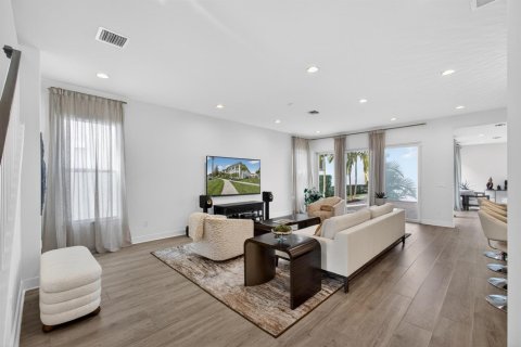 House in Palm Beach Gardens, Florida 5 bedrooms, 403.38 sq.m. № 2187371 - photo 6