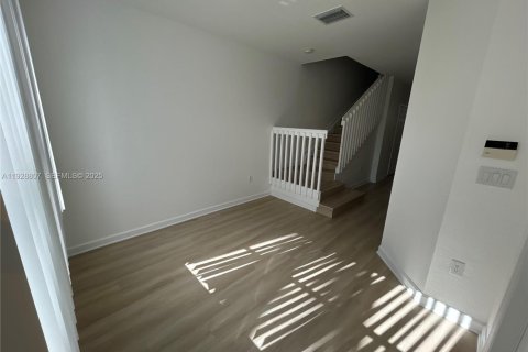 Touwnhouse à louer à Homestead, Floride: 3 chambres, 123.1 m2 № 1987311 - photo 3