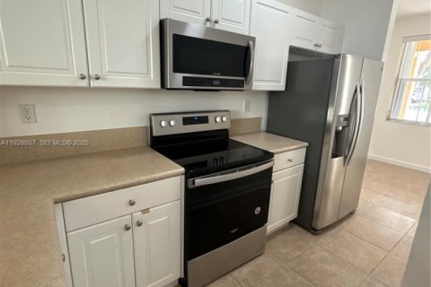 Touwnhouse à louer à Homestead, Floride: 3 chambres, 123.1 m2 № 1987311 - photo 13