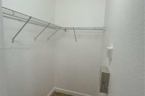 Touwnhouse à louer à Homestead, Floride: 3 chambres, 123.1 m2 № 1987311 - photo 27