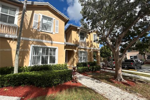 Touwnhouse à louer à Homestead, Floride: 3 chambres, 123.1 m2 № 1987311 - photo 2
