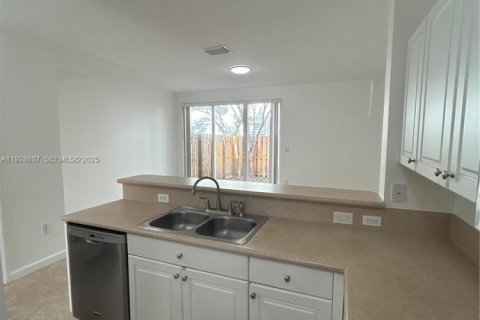 Touwnhouse à louer à Homestead, Floride: 3 chambres, 123.1 m2 № 1987311 - photo 14