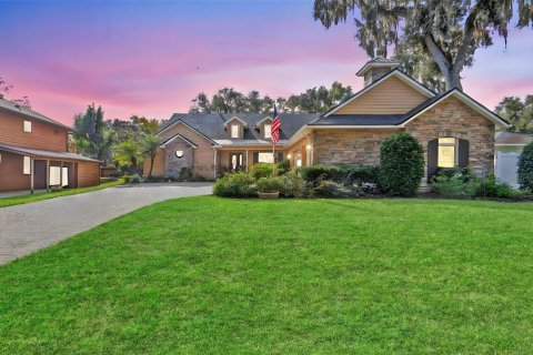 House in DeLand, Florida 3 bedrooms, 305.65 sq.m. № 2238688