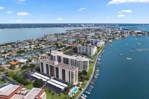 Condo in Clearwater, Florida, 1 bedroom  № 1663125 - photo 1