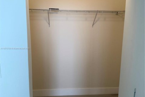 Condo in Coral Gables, Florida, 2 bedrooms  № 1927212 - photo 13