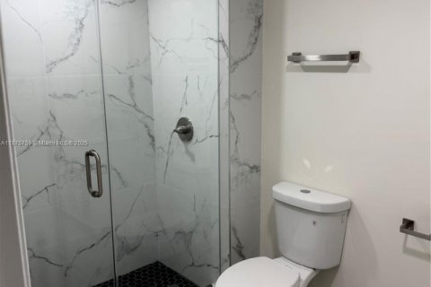 Condo in Coral Gables, Florida, 2 bedrooms  № 1927212 - photo 8