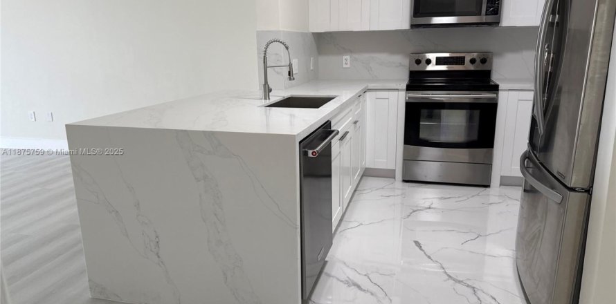 Condo in Coral Gables, Florida, 2 bedrooms  № 1927212