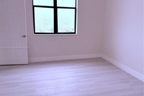 Condo in Coral Gables, Florida, 2 bedrooms  № 1927212 - photo 30