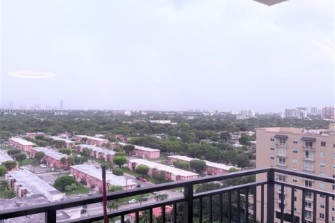 Condo in Coral Gables, Florida, 2 bedrooms  № 1927212 - photo 6