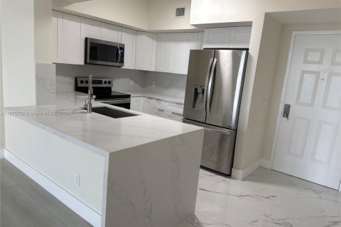 Condo in Coral Gables, Florida, 2 bedrooms  № 1927212 - photo 2