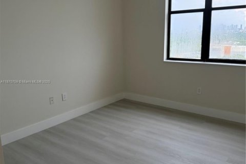 Condo in Coral Gables, Florida, 2 bedrooms  № 1927212 - photo 12