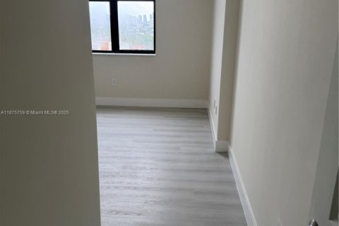 Condo in Coral Gables, Florida, 2 bedrooms  № 1927212 - photo 11