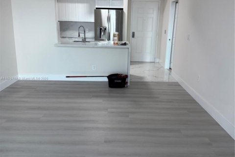 Condo in Coral Gables, Florida, 2 bedrooms  № 1927212 - photo 20