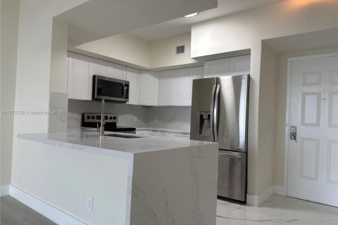 Condo in Coral Gables, Florida, 2 bedrooms  № 1927212 - photo 3