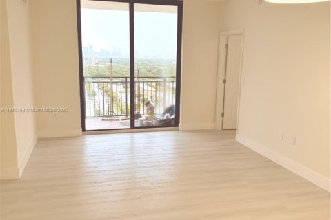 Condo in Coral Gables, Florida, 2 bedrooms  № 1927212 - photo 22