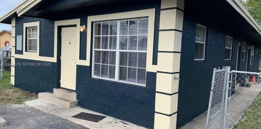 Commercial property in Deerfield Beach, Florida 136.1 sq.m. № 2041327