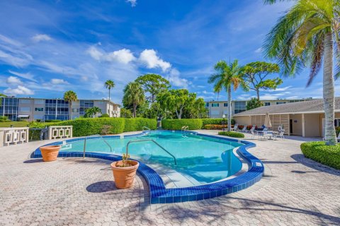 Condo in Lake Worth, Florida, 1 bedroom  № 1100394 - photo 1