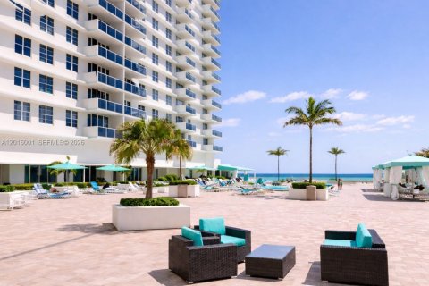 Apartment in Hollywood, Florida 1 bedroom, 84.17 sq.m. № 2145935 - photo 21
