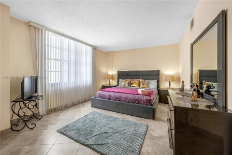 Apartment in Hollywood, Florida 1 bedroom, 84.17 sq.m. № 2145935 - photo 15