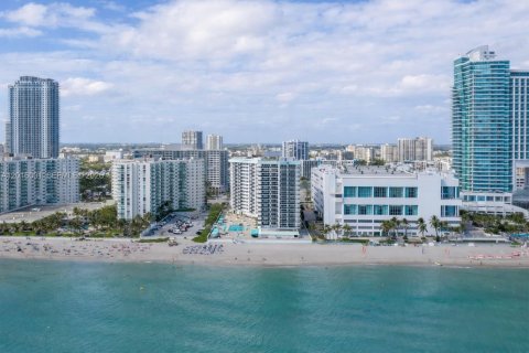 Apartment in Hollywood, Florida 1 bedroom, 84.17 sq.m. № 2145935 - photo 23