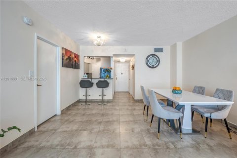 Apartment in Hollywood, Florida 1 bedroom, 84.17 sq.m. № 2145935 - photo 8