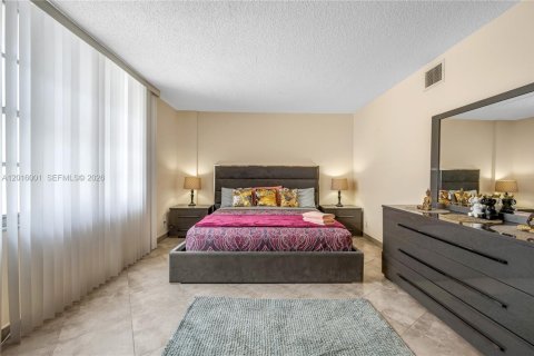Apartment in Hollywood, Florida 1 bedroom, 84.17 sq.m. № 2145935 - photo 16