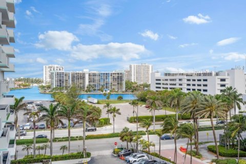 Apartment in Hollywood, Florida 1 bedroom, 84.17 sq.m. № 2145935 - photo 19