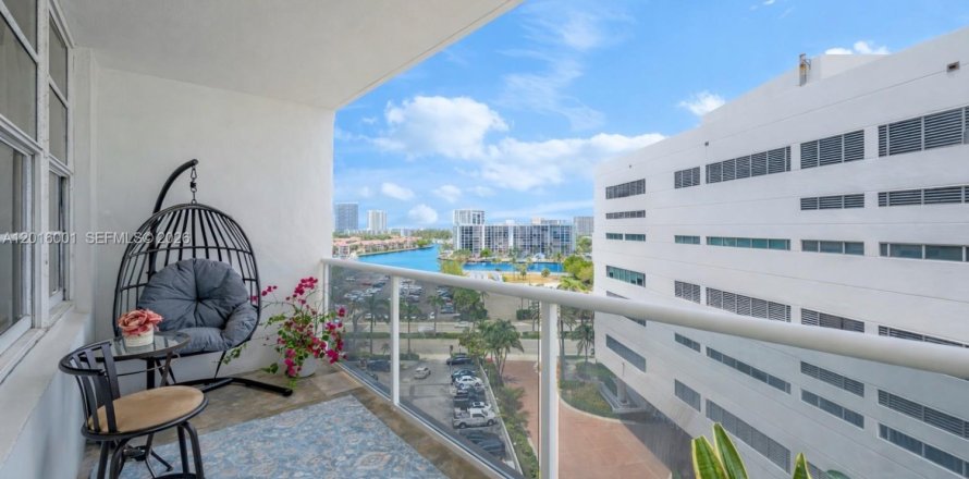 Apartment in Hollywood, Florida 1 bedroom, 84.17 sq.m. № 2145935