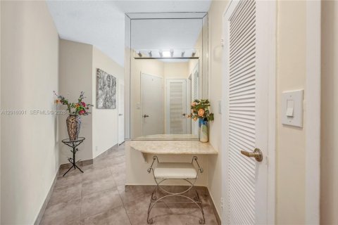 Apartment in Hollywood, Florida 1 bedroom, 84.17 sq.m. № 2145935 - photo 13