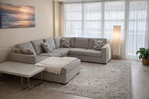 Apartment in Hollywood, Florida 1 bedroom, 84.17 sq.m. № 2145935 - photo 4