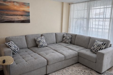 Apartment in Hollywood, Florida 1 bedroom, 84.17 sq.m. № 2145935 - photo 5