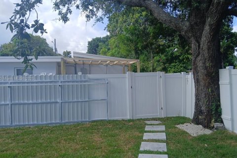 Casa en venta en Hollywood, Florida, 2 dormitorios, 49.05 m2 № 1691959 - foto 19